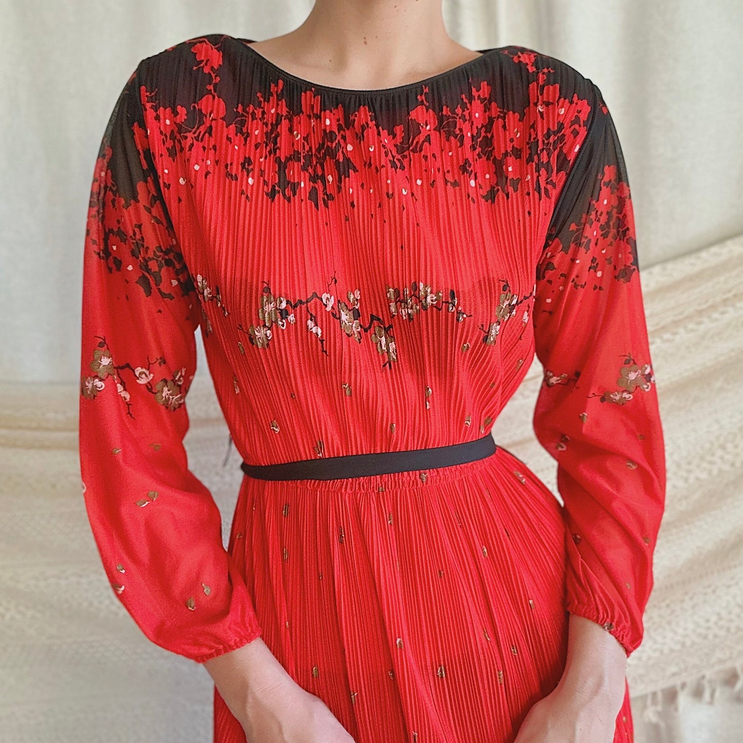 70's Red & Black Pleated Dress / SZ M