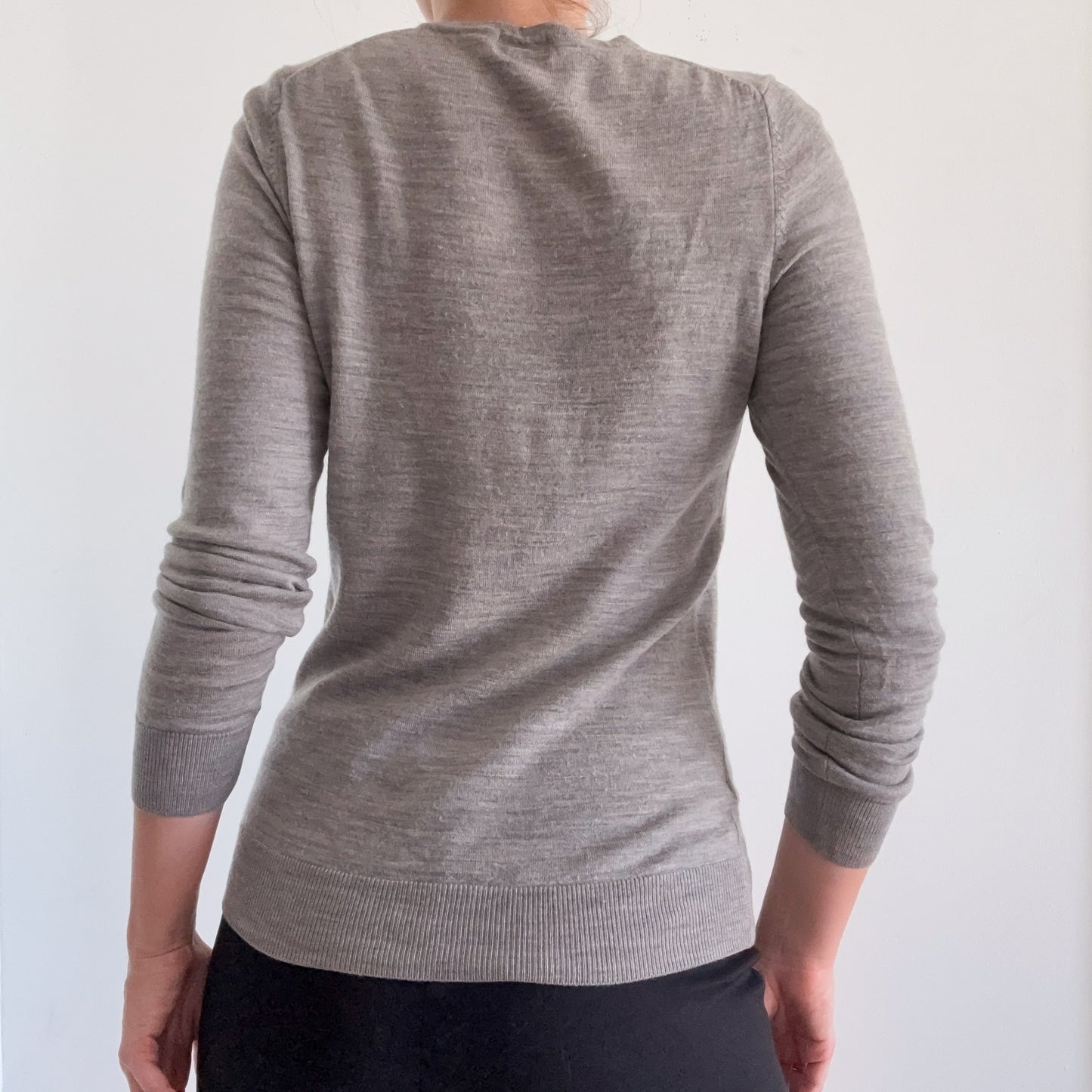 2010's Grey Merino Wool V-Neck / SZ S