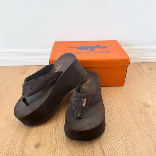 Y2K Brown Platform Flip Flops / SZ 8