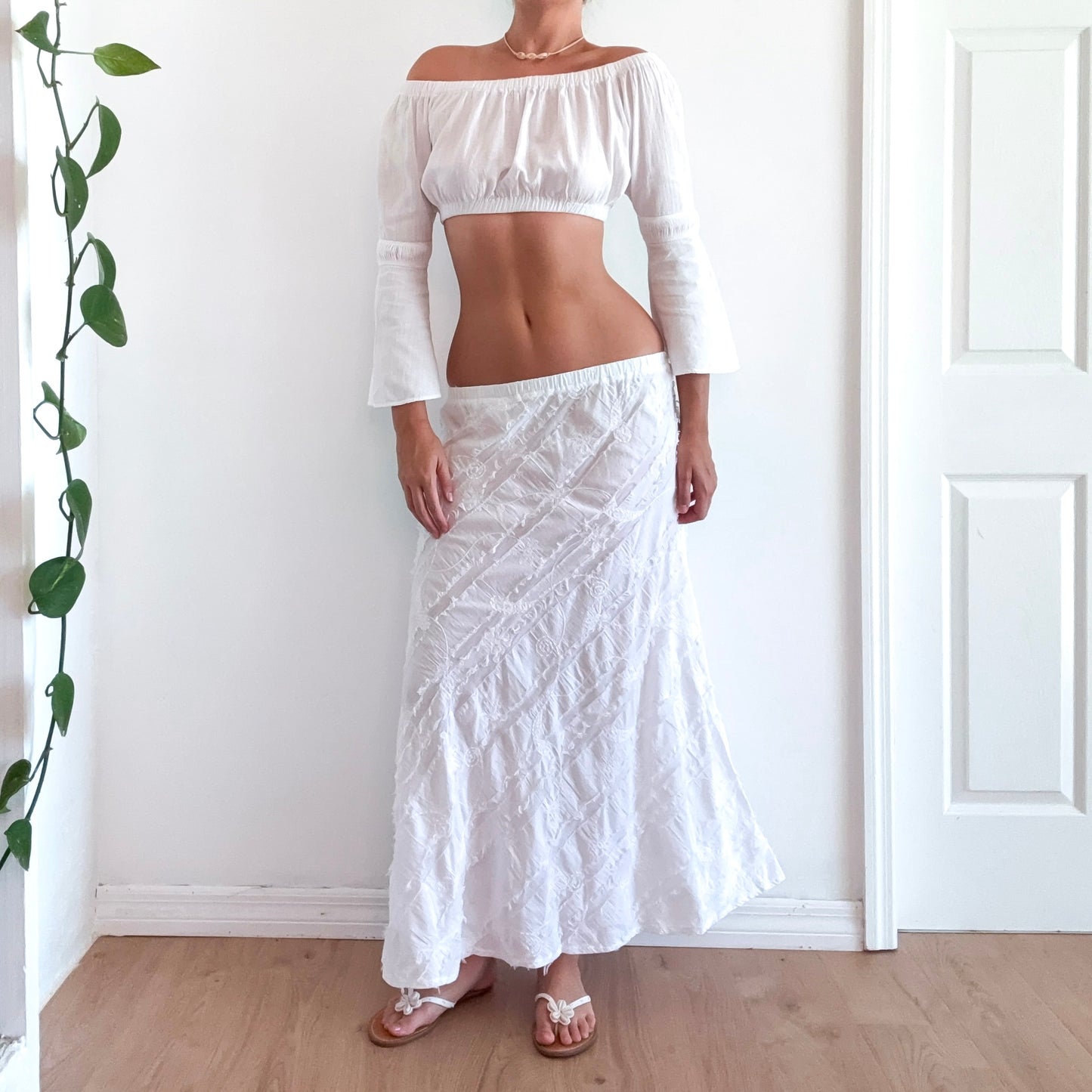 Y2K White Cotton Embroidered Maxi Skirt / SZ M-L