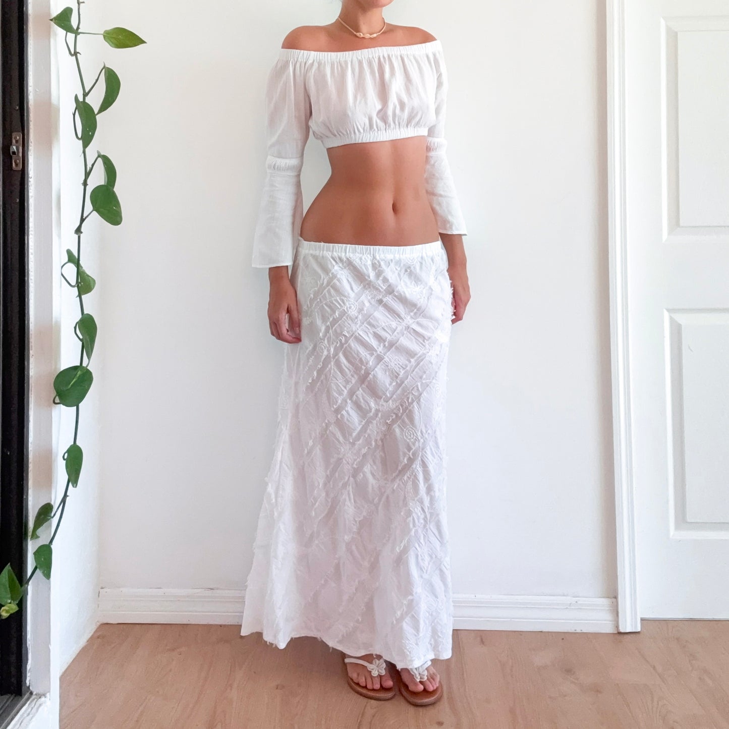 Y2K White Cotton Embroidered Maxi Skirt / SZ M-L