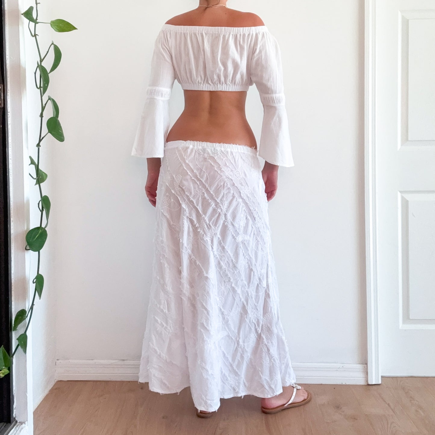 Y2K White Cotton Embroidered Maxi Skirt / SZ M-L