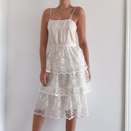 70's White Tiered Lace Midi Dress / SZ M