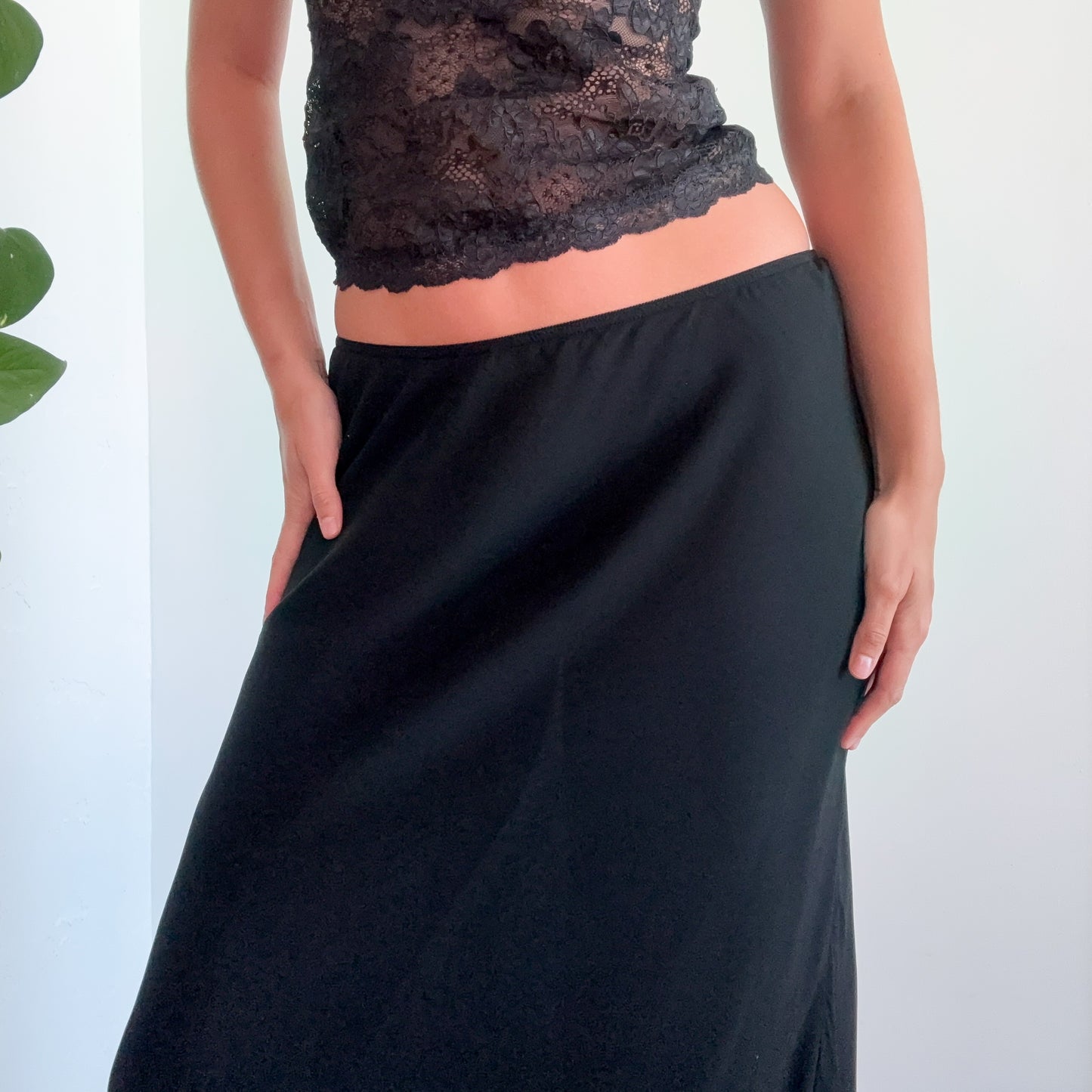 Y2K Black Rayon Embroidered Maxi Skirt / SZ S-M