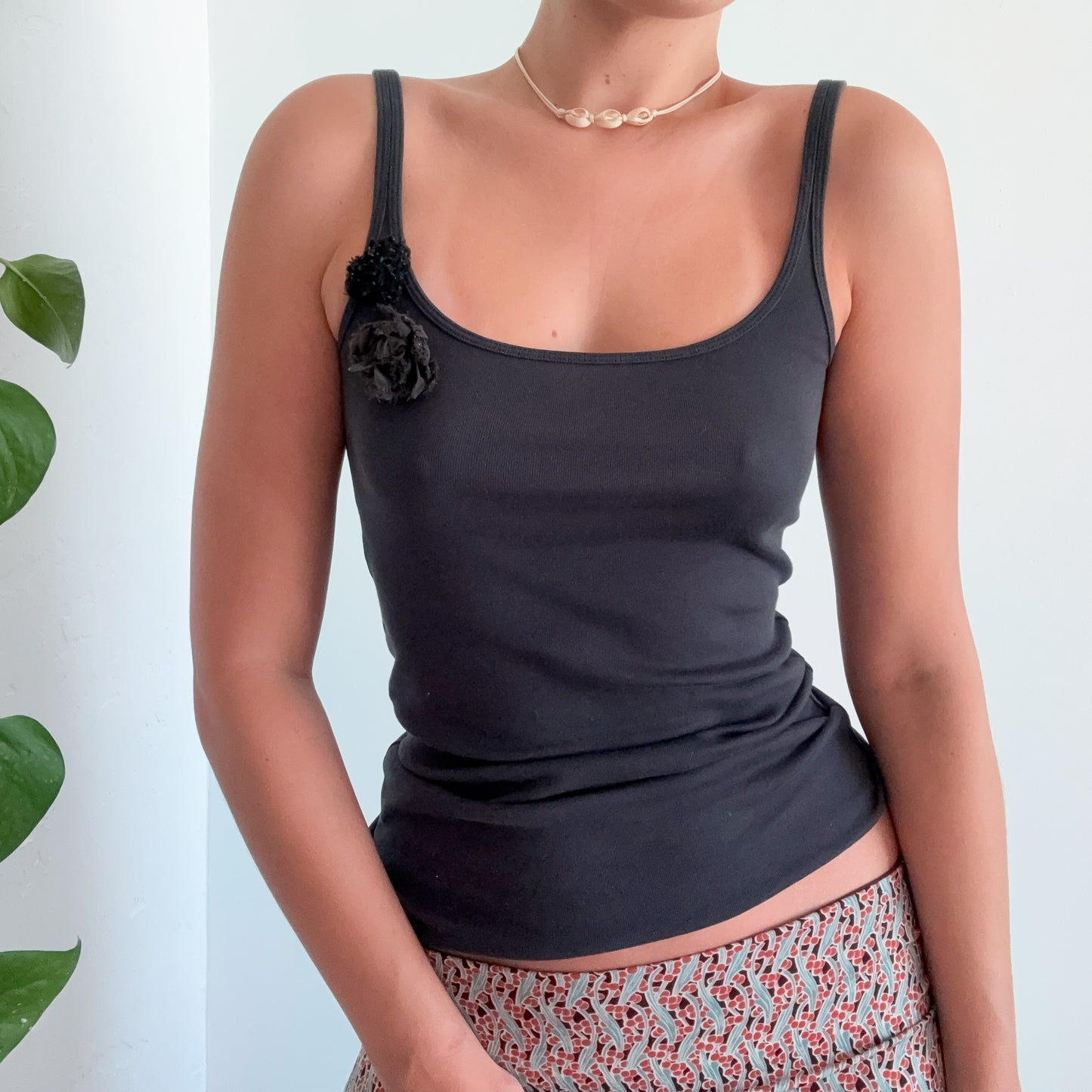 Y2K Dark Grey Rosette Tank / SZ XS/S