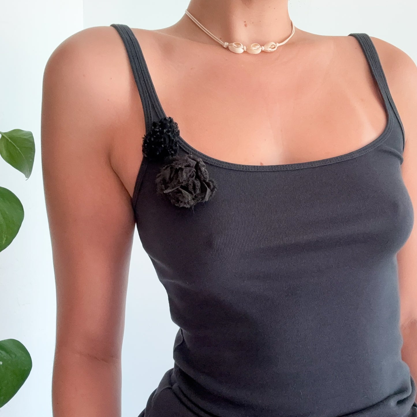 Y2K Dark Grey Rosette Tank / SZ XS/S