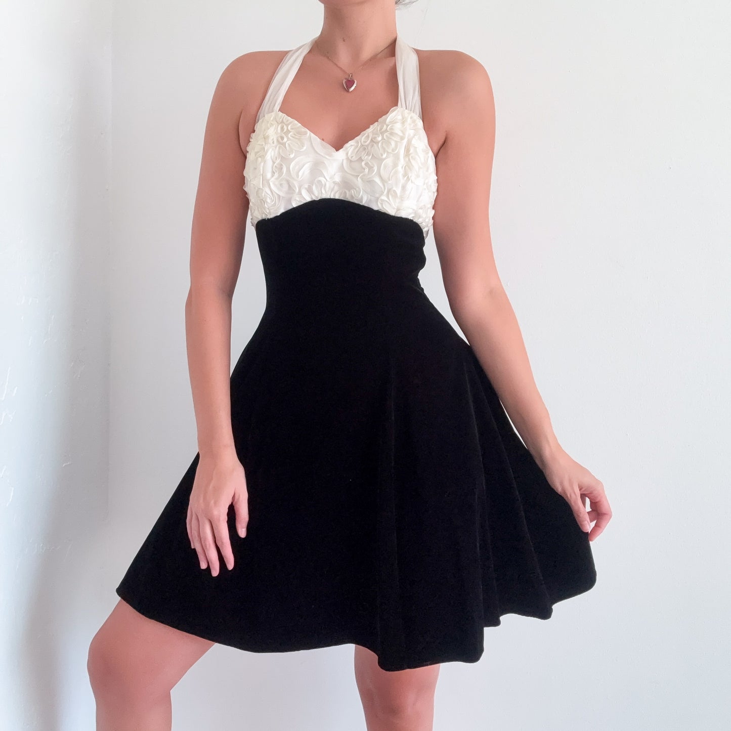 80's Black & Ivory Velvet Cocktail Dress / SZ 4