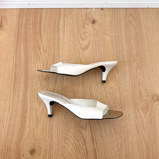 Y2K Via Spiga White Kitten Heels / SZ 6