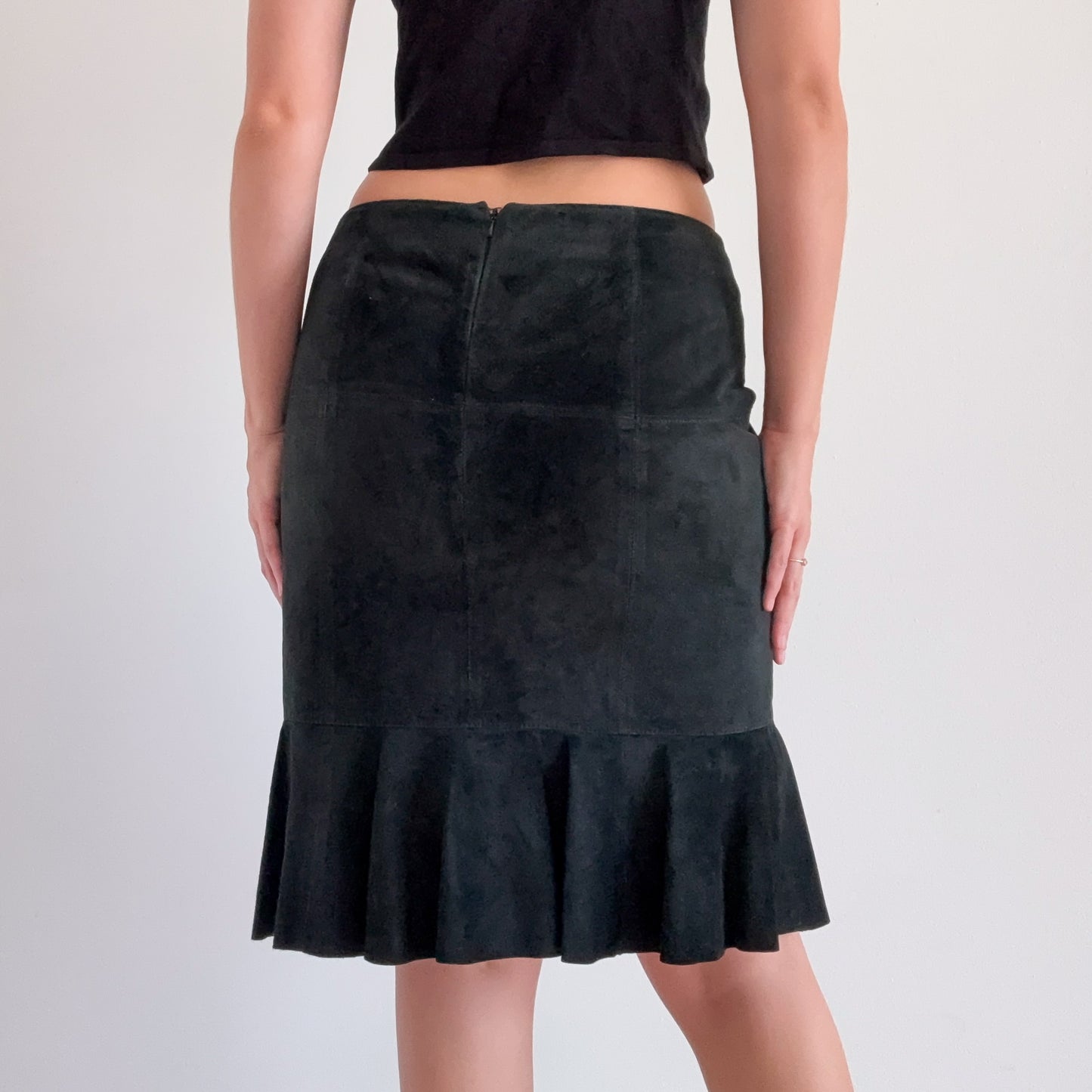 Y2K Black Suede Ruffle Midi Skirt / SZ 4/6