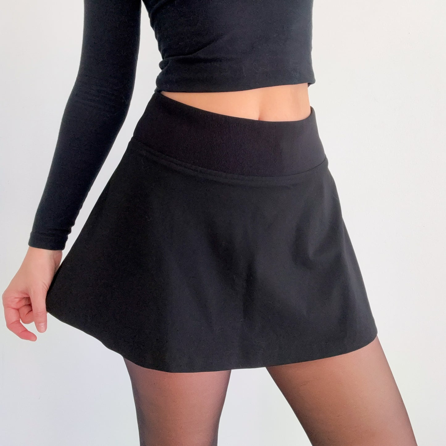 Y2K Bebe Black Flare Mini Skirt / SZ 2