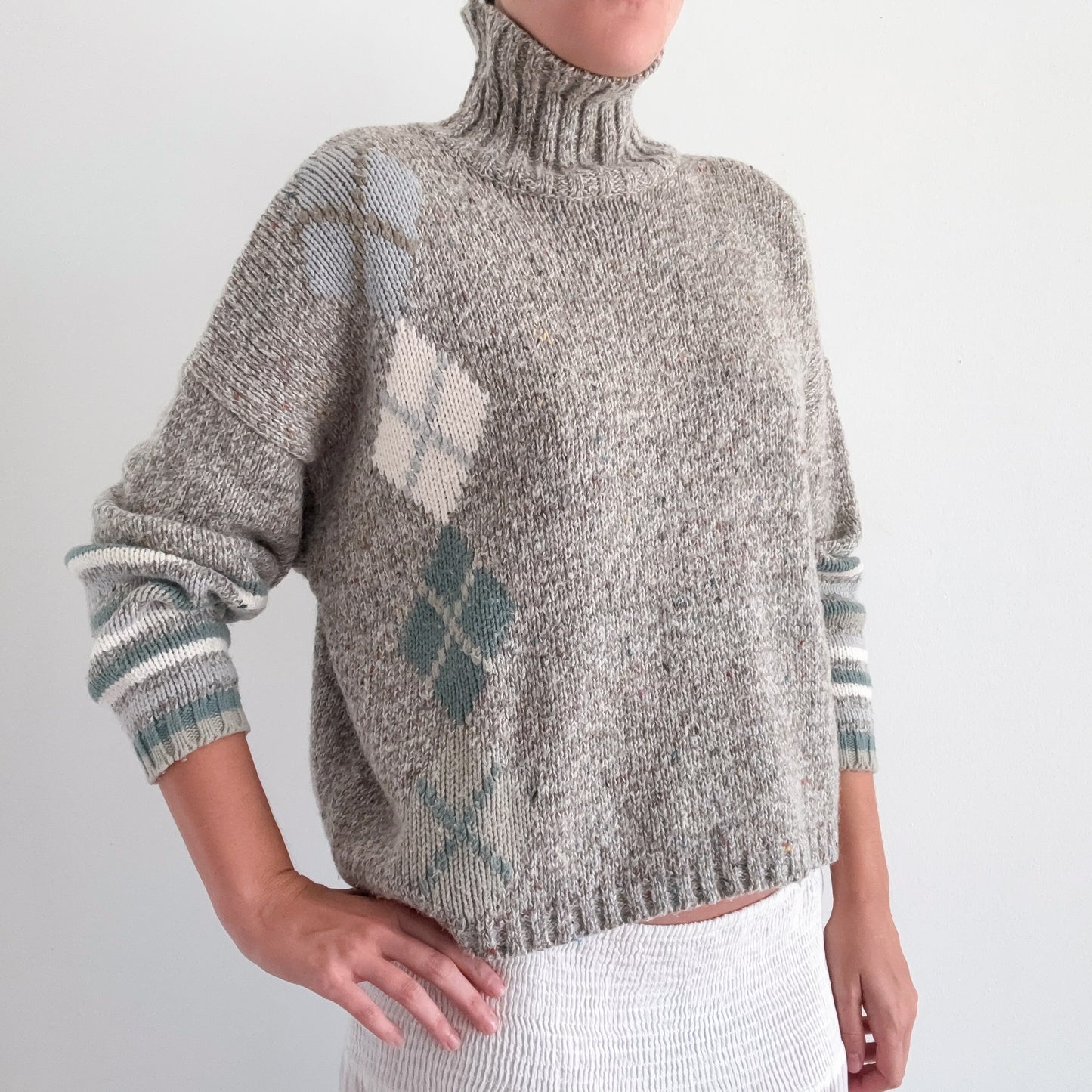 80's Grey & Blue Knit Argyle Sweater / SZ M-L