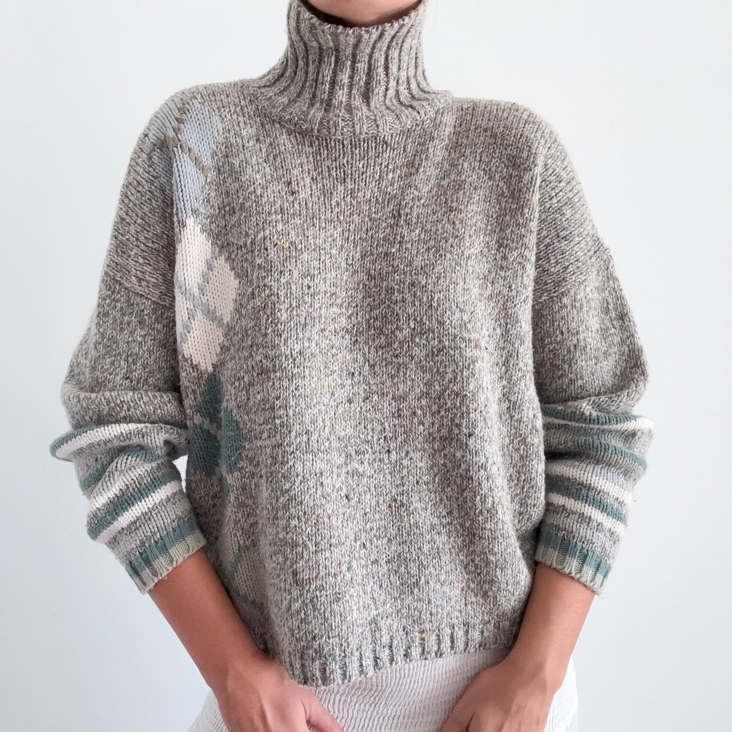 80's Grey & Blue Knit Argyle Sweater / SZ M-L