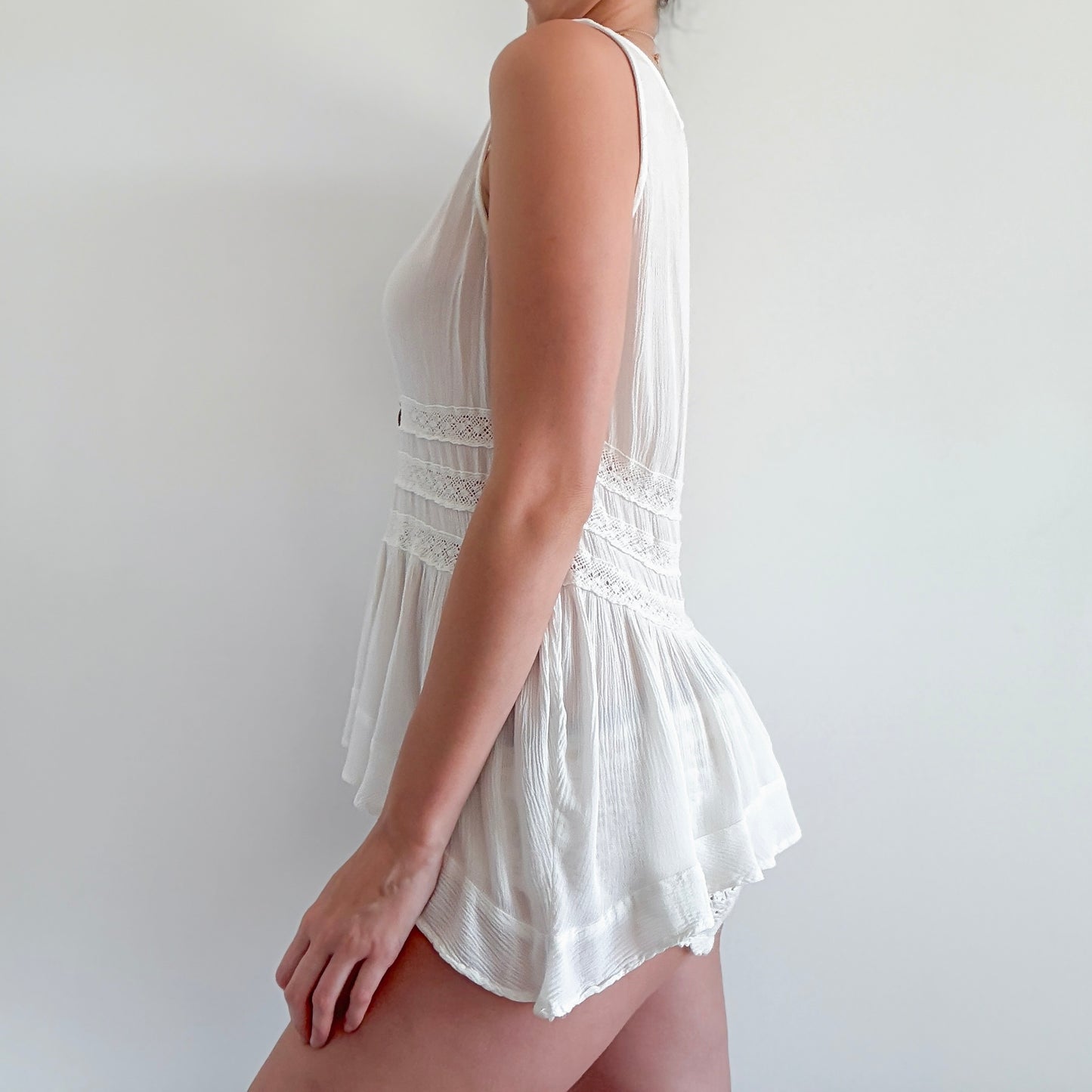 2010's White Gauzy Crochet Tunic Top / SZ M