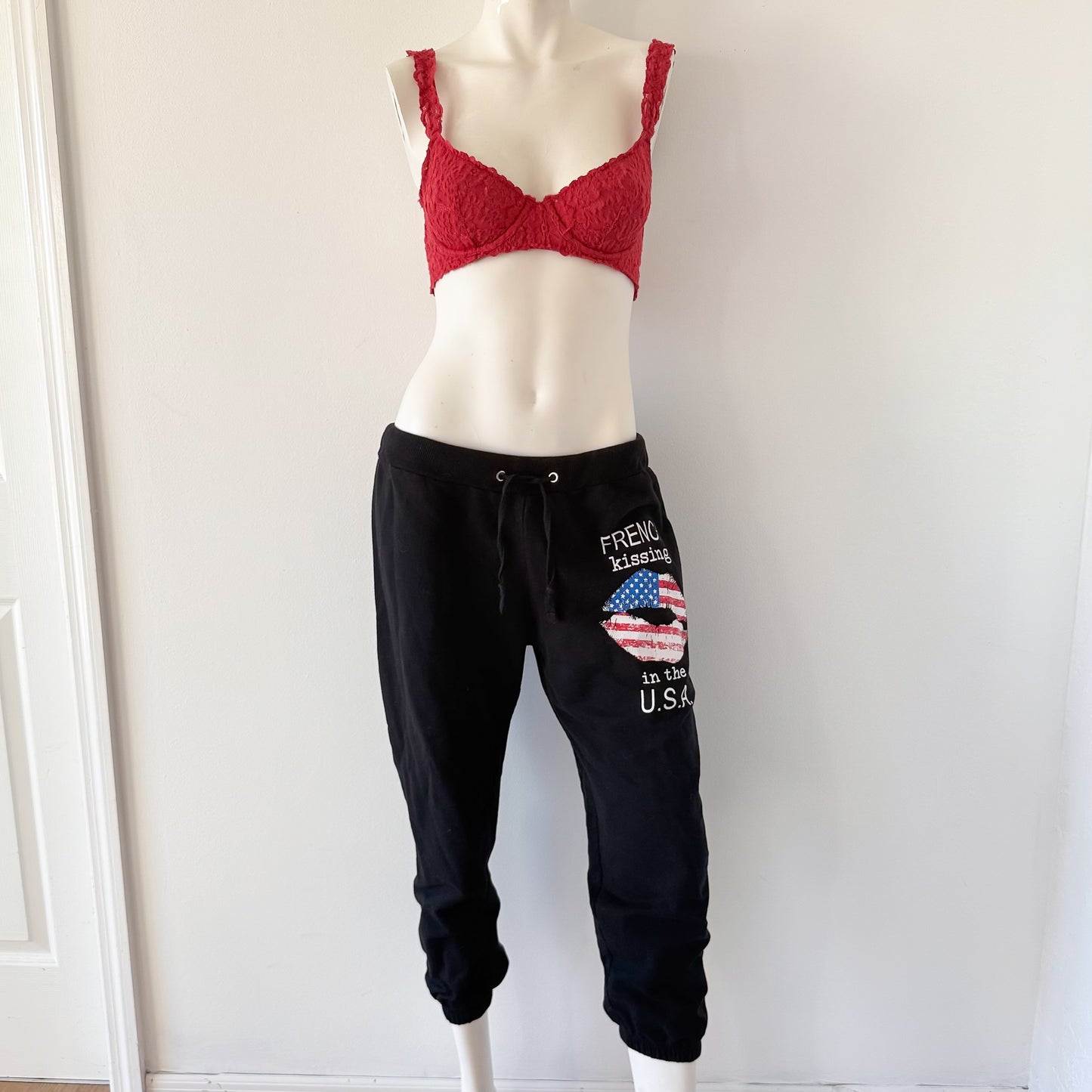 Y2K Black "French Kissing" Capri Sweatpants / SZ M-L