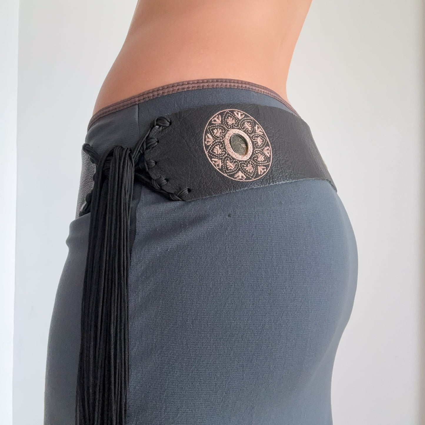 Y2K Black Leather Cameo Fringe Belt / SZ XL