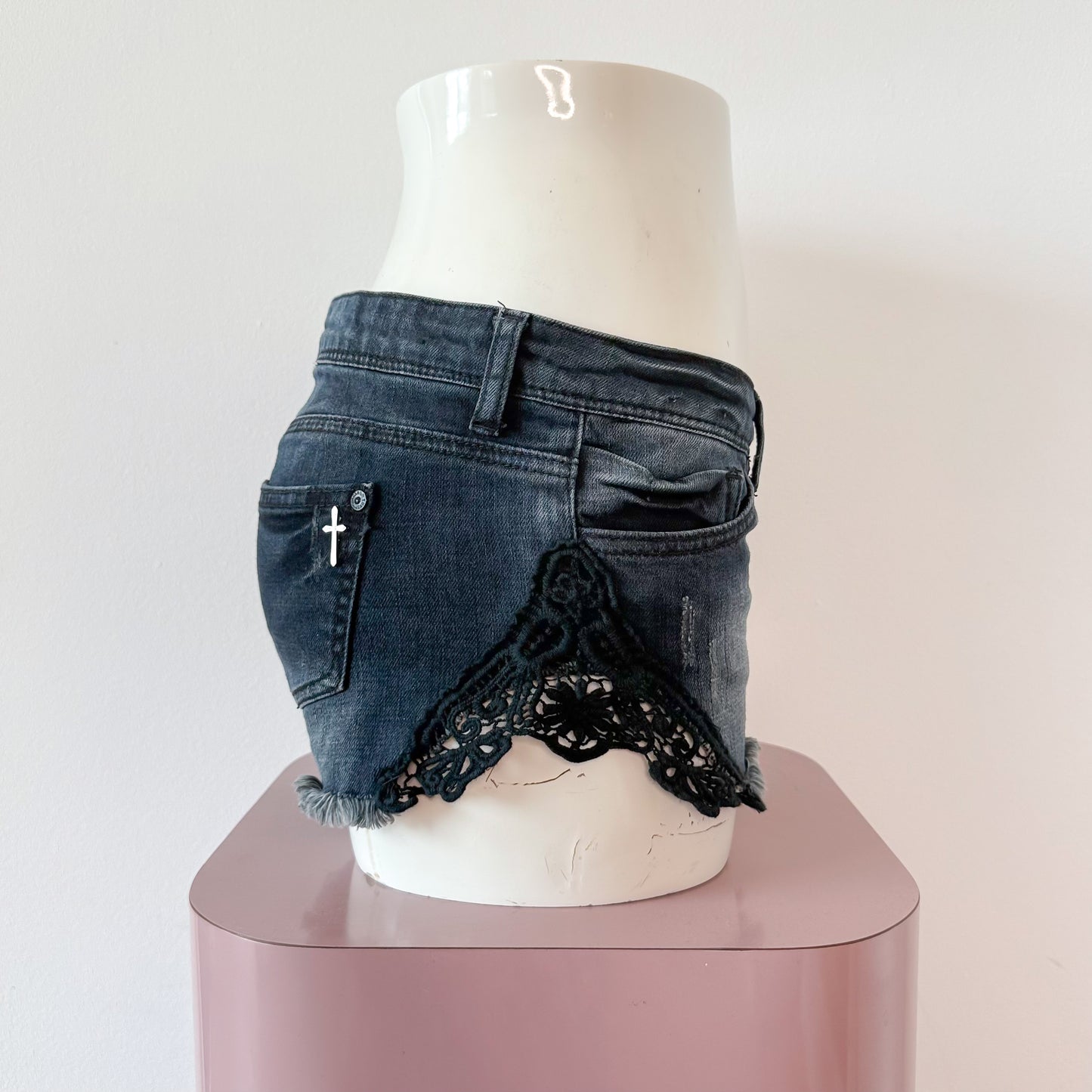 Y2K Dark Denim Crochet Frayed Shorts / SZ M