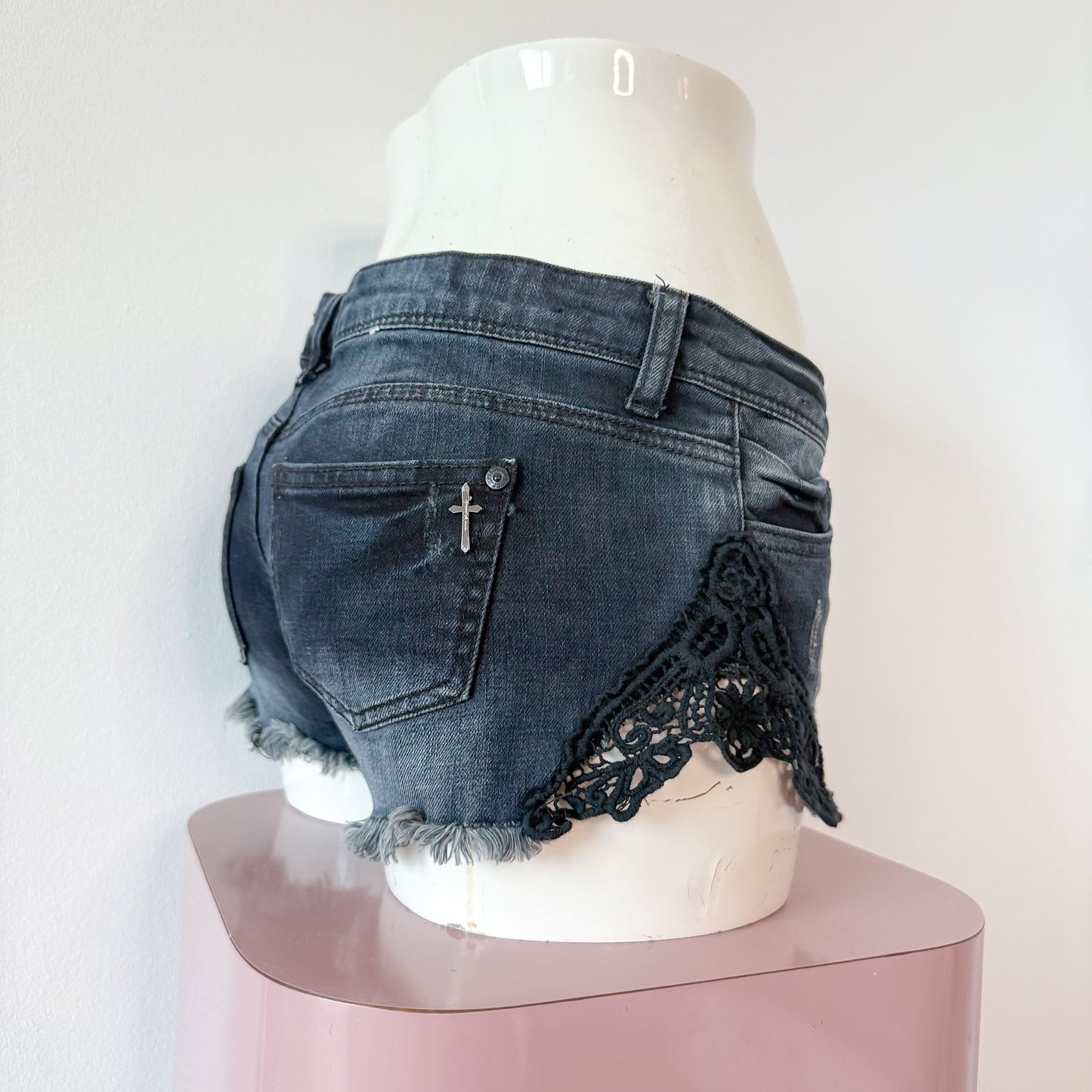 Y2K Dark Denim Crochet Frayed Shorts / SZ M