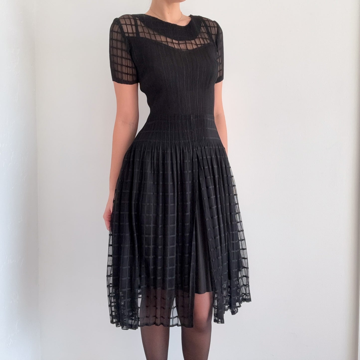 Contemporary Black Pleated Mesh Midi Dress / SZ S-M