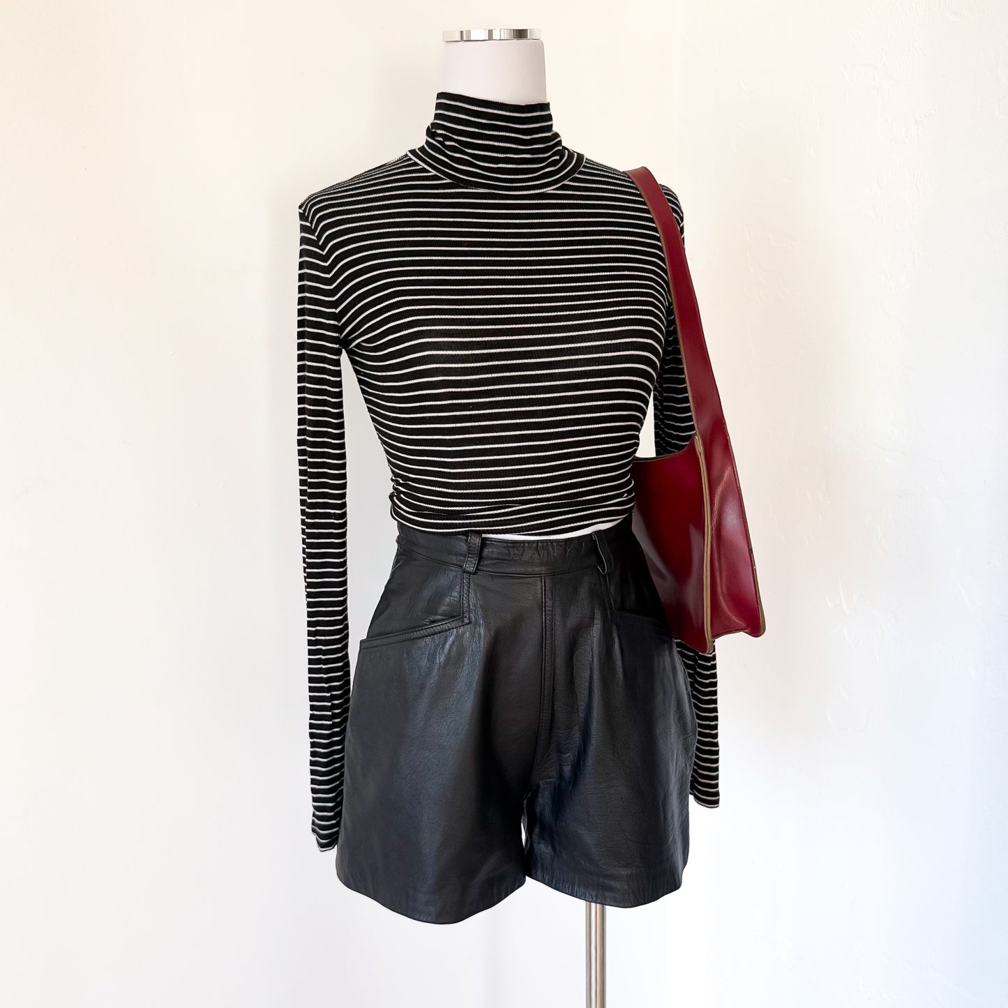 90's Wilson's Black Leather Hot Shorts / SZ 0/2