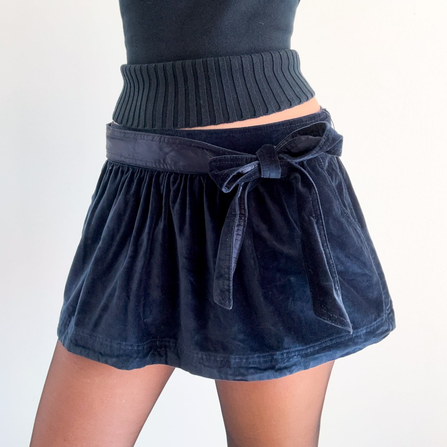 Y2K Abercrombie Navy Velvet Mini Skirt / SZ 4