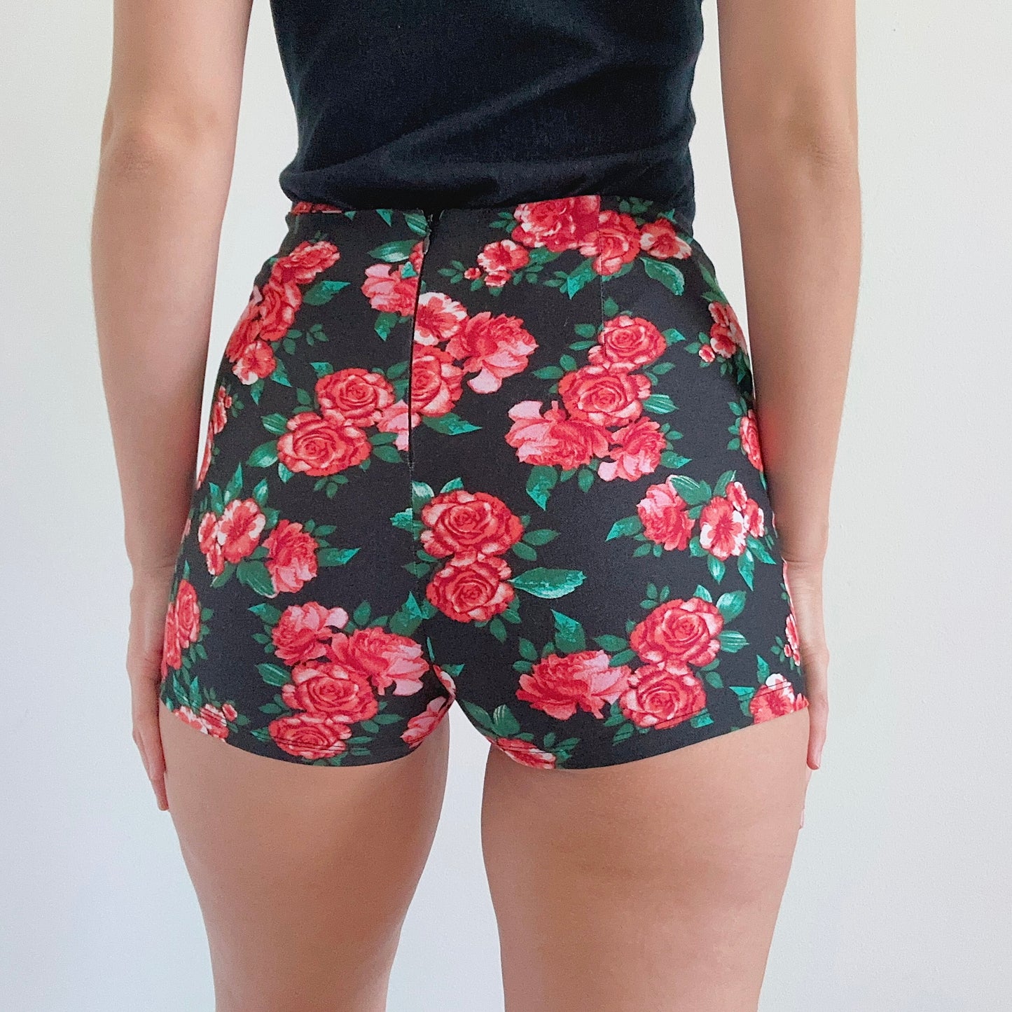 2010's Black & Red Floral Hot Shorts / SZ S