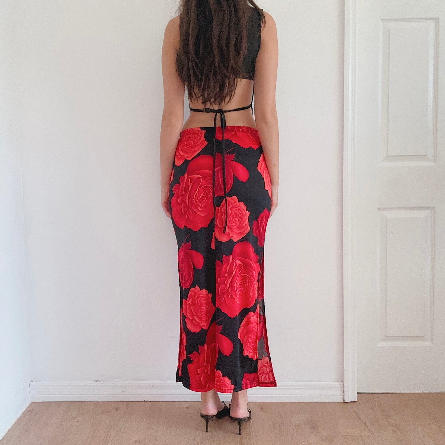 90's Black & Red Rose Maxi Skirt / SZ S