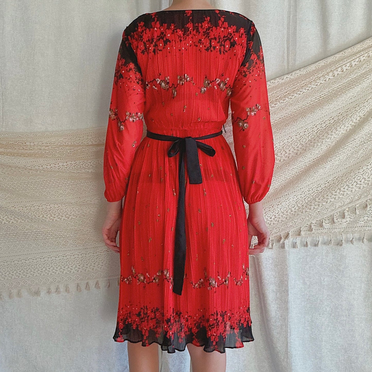 70's Red & Black Pleated Dress / SZ M
