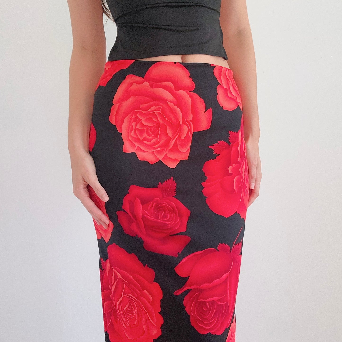 90's Black & Red Rose Maxi Skirt / SZ S