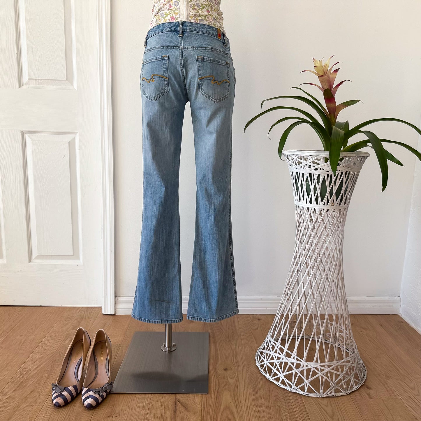 Y2K Light Wash Low Rise Jeans / SZ 0/2