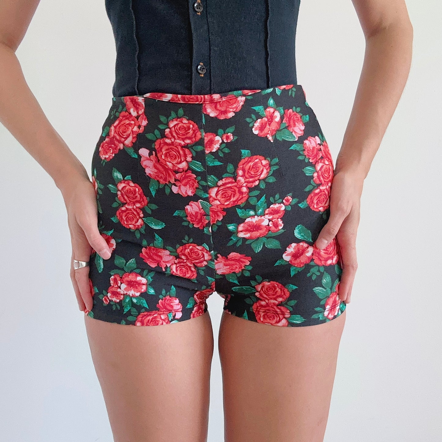 2010's Black & Red Floral Hot Shorts / SZ S