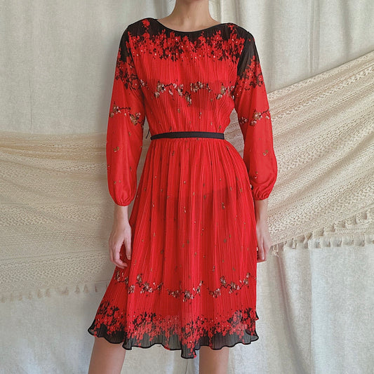 70's Red & Black Pleated Dress / SZ M
