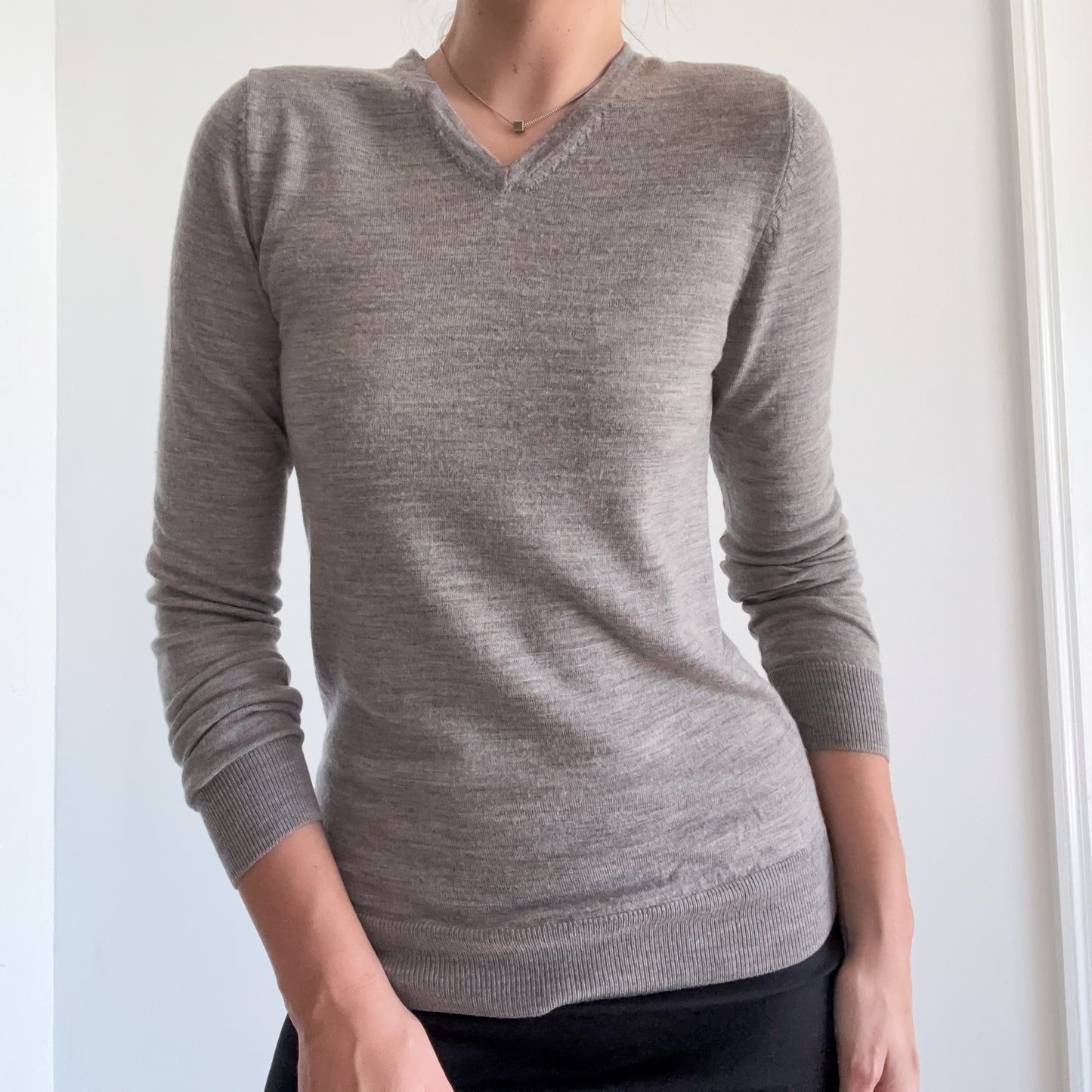 2010's Grey Merino Wool V-Neck / SZ S