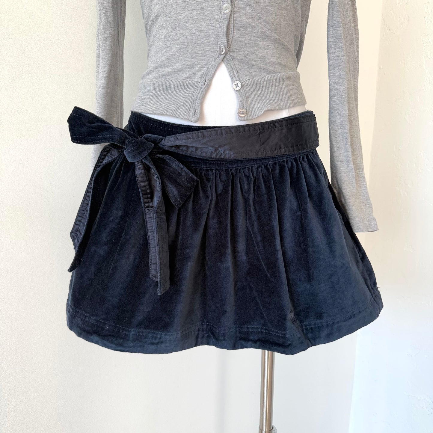 Y2K Abercrombie Navy Velvet Mini Skirt / SZ 4