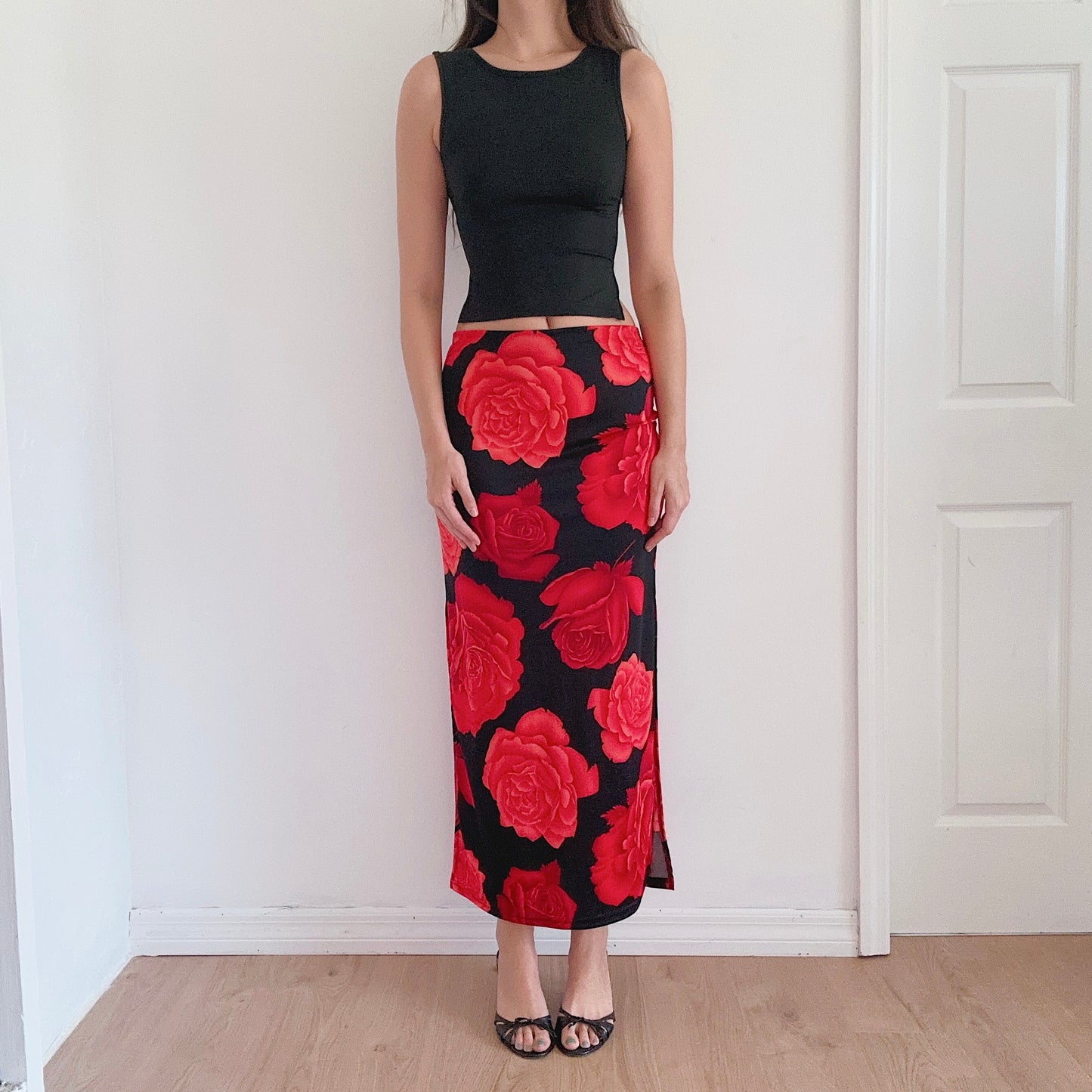 90's Black & Red Rose Maxi Skirt / SZ S