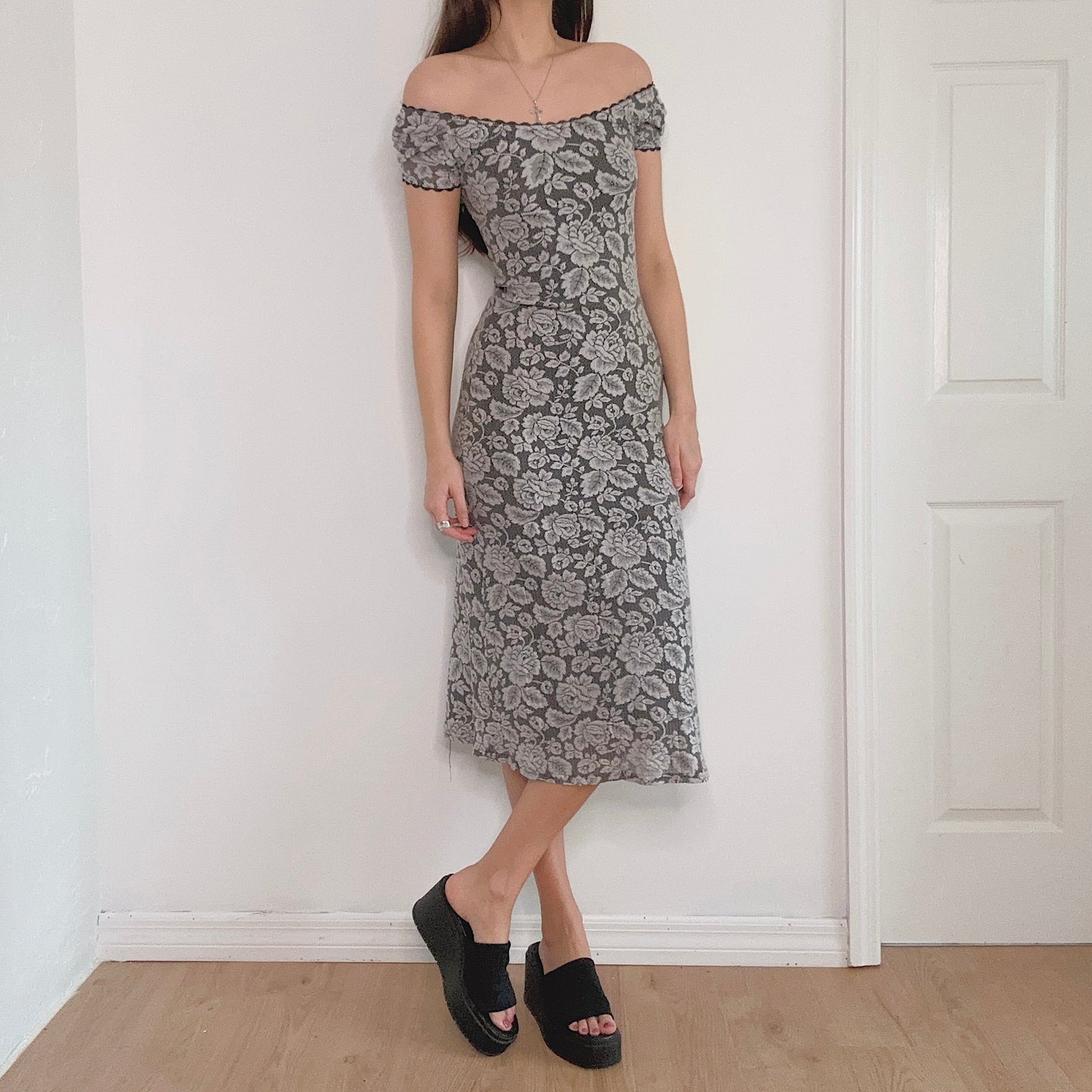 90's Light Grey & Black Knitted Floral Dress / SZ 4
