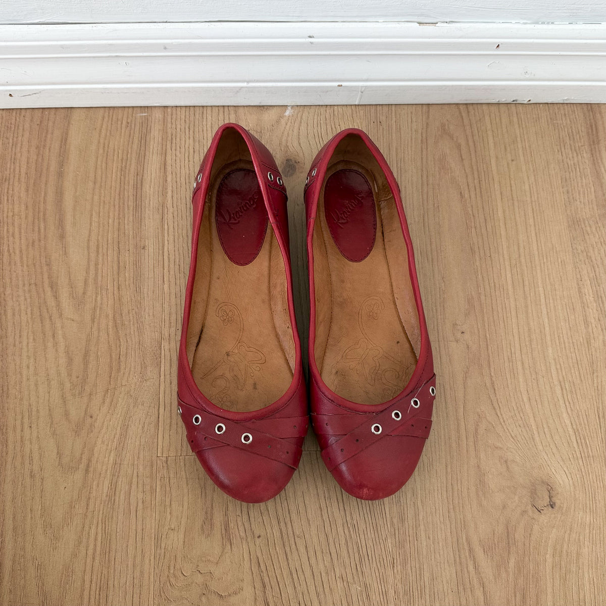 Y2K Red Leather Grommet Ballet Flats / SZ 7.5