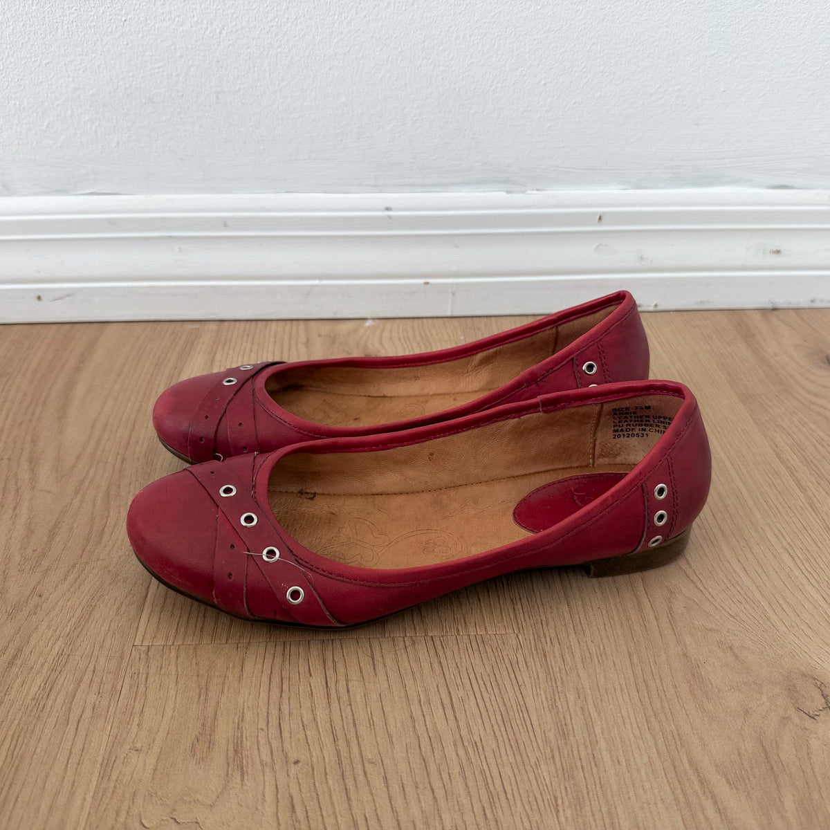 Y2K Red Leather Grommet Ballet Flats / SZ 7.5