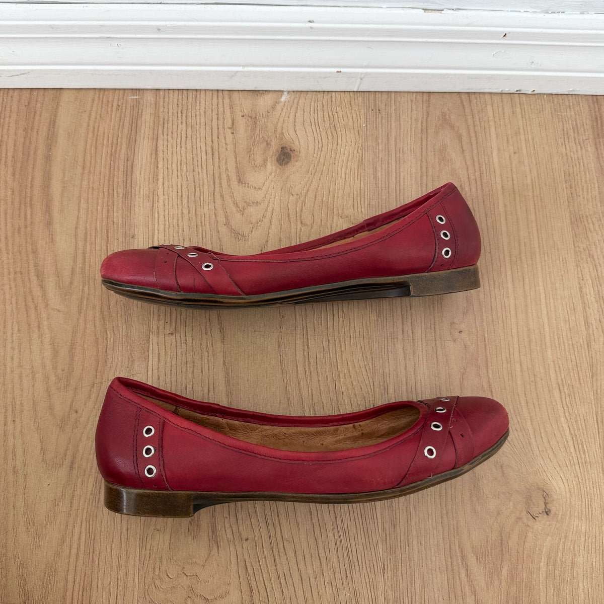 Y2K Red Leather Grommet Ballet Flats / SZ 7.5