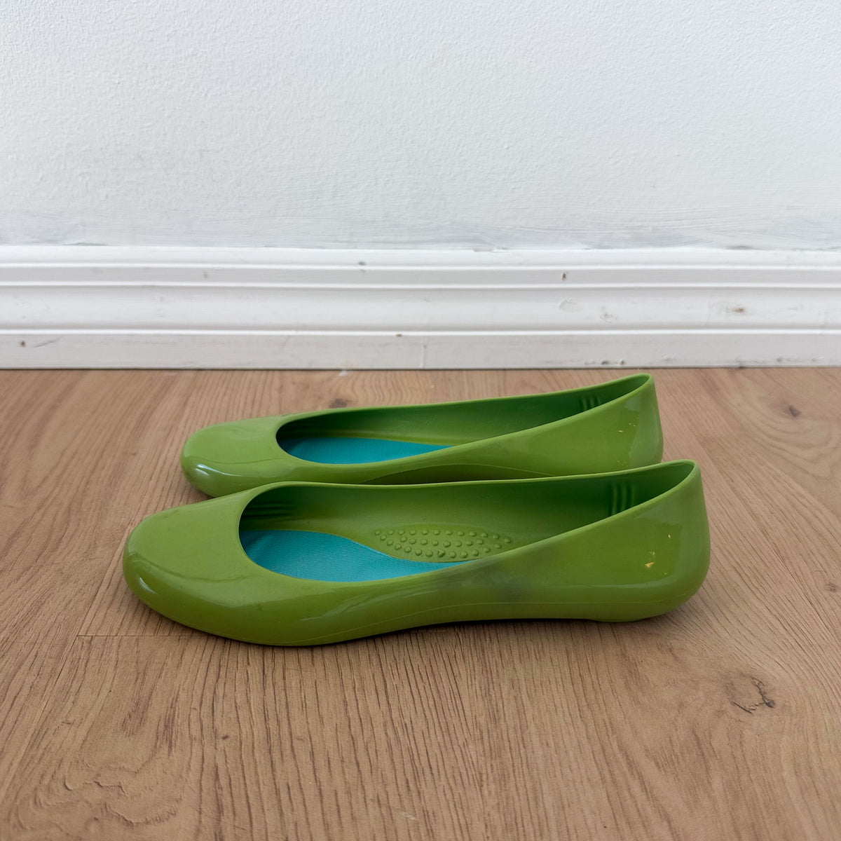 Y2K Lime Green Rubber Ballet Flats / SZ 8