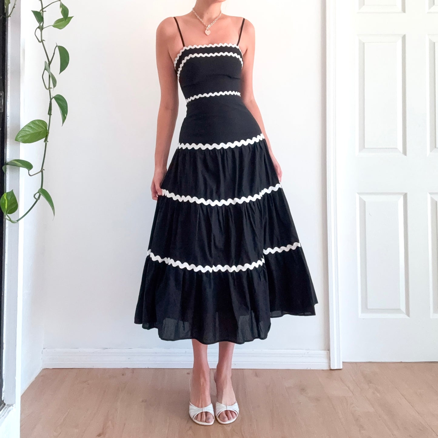 Contemporary Black & White Squiggle Dress / SZ XS