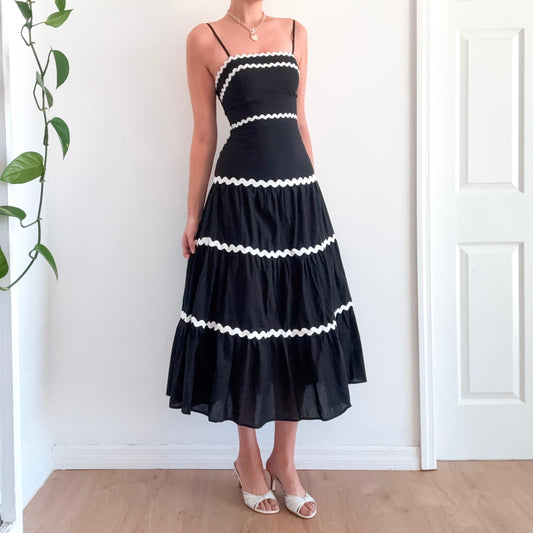 Contemporary Black & White Squiggle Dress / SZ XS