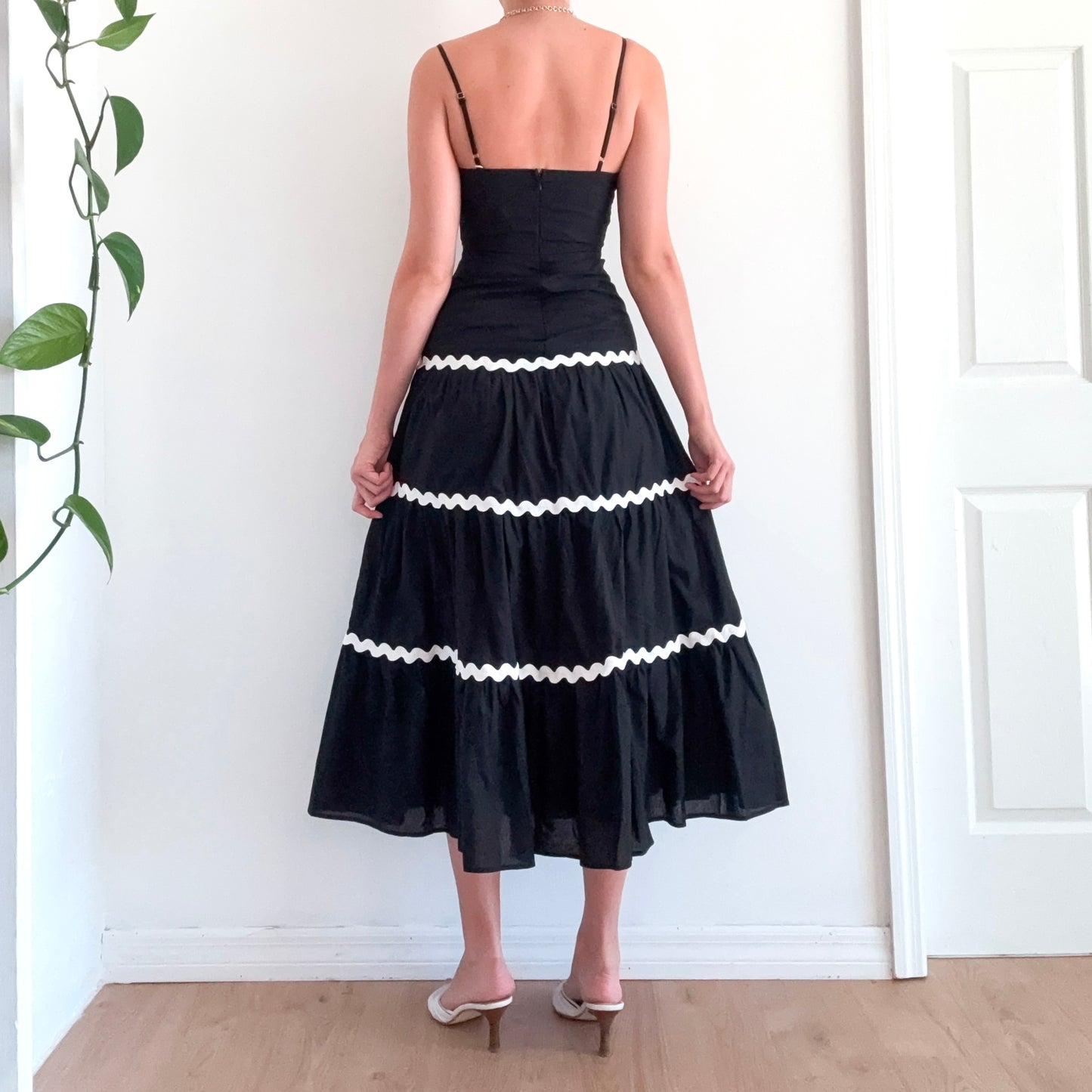 Contemporary Black & White Squiggle Dress / SZ XS