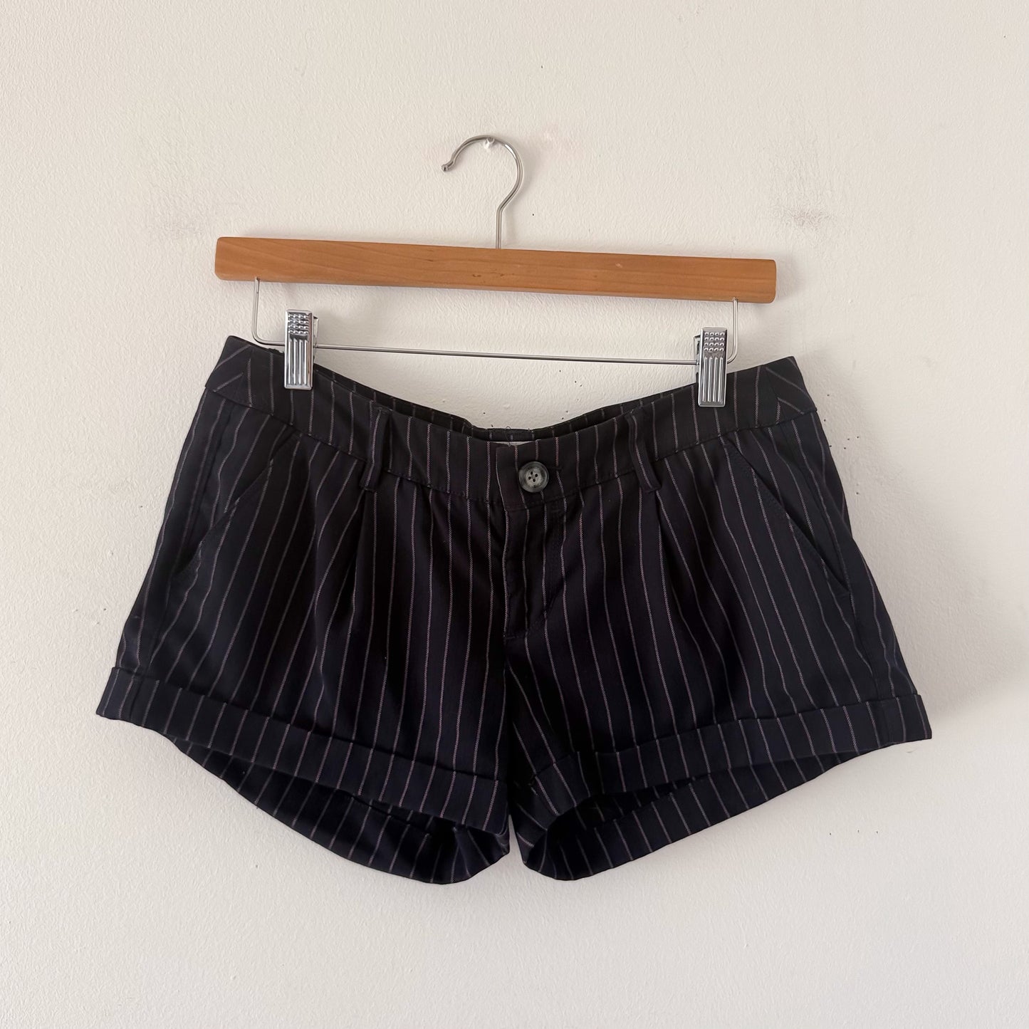 Y2K Navy & Pink Pinstriped Shorts / SZ 2/4