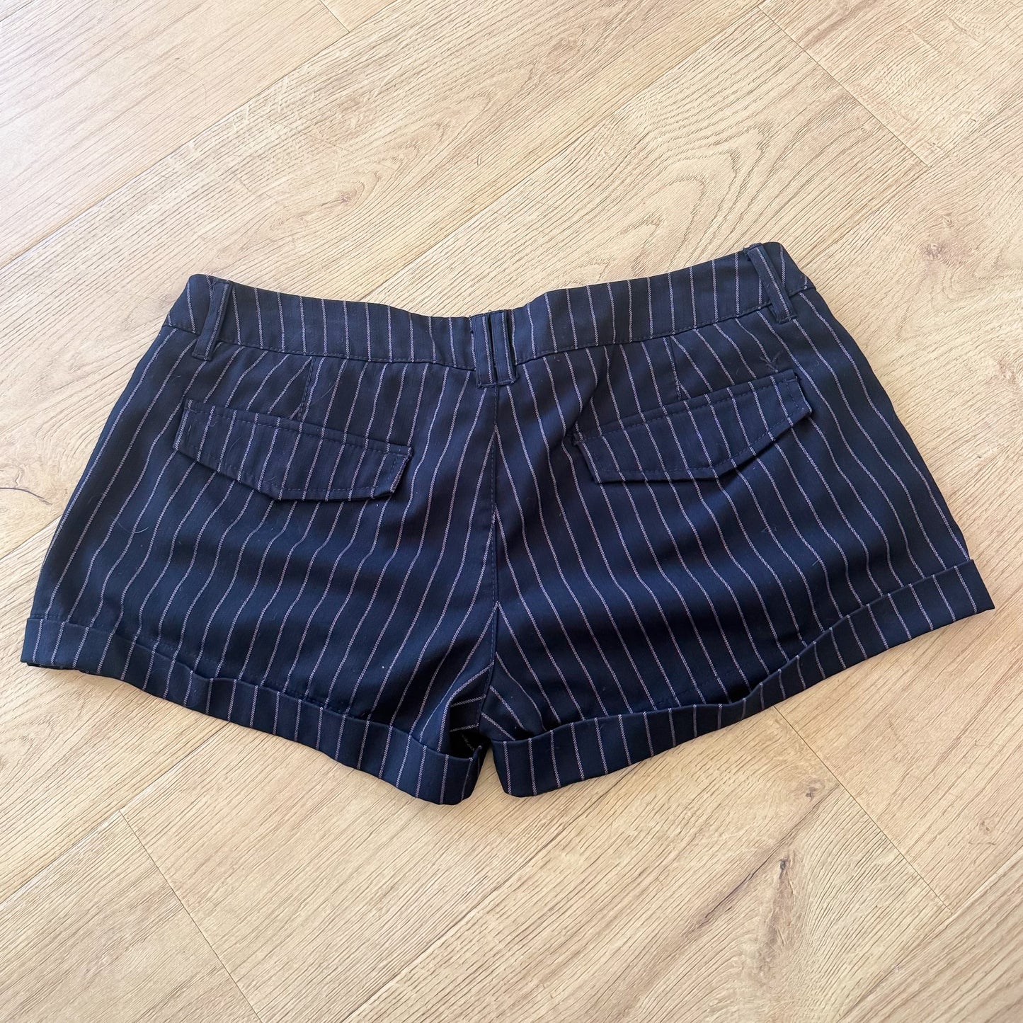 Y2K Navy & Pink Pinstriped Shorts / SZ 2/4