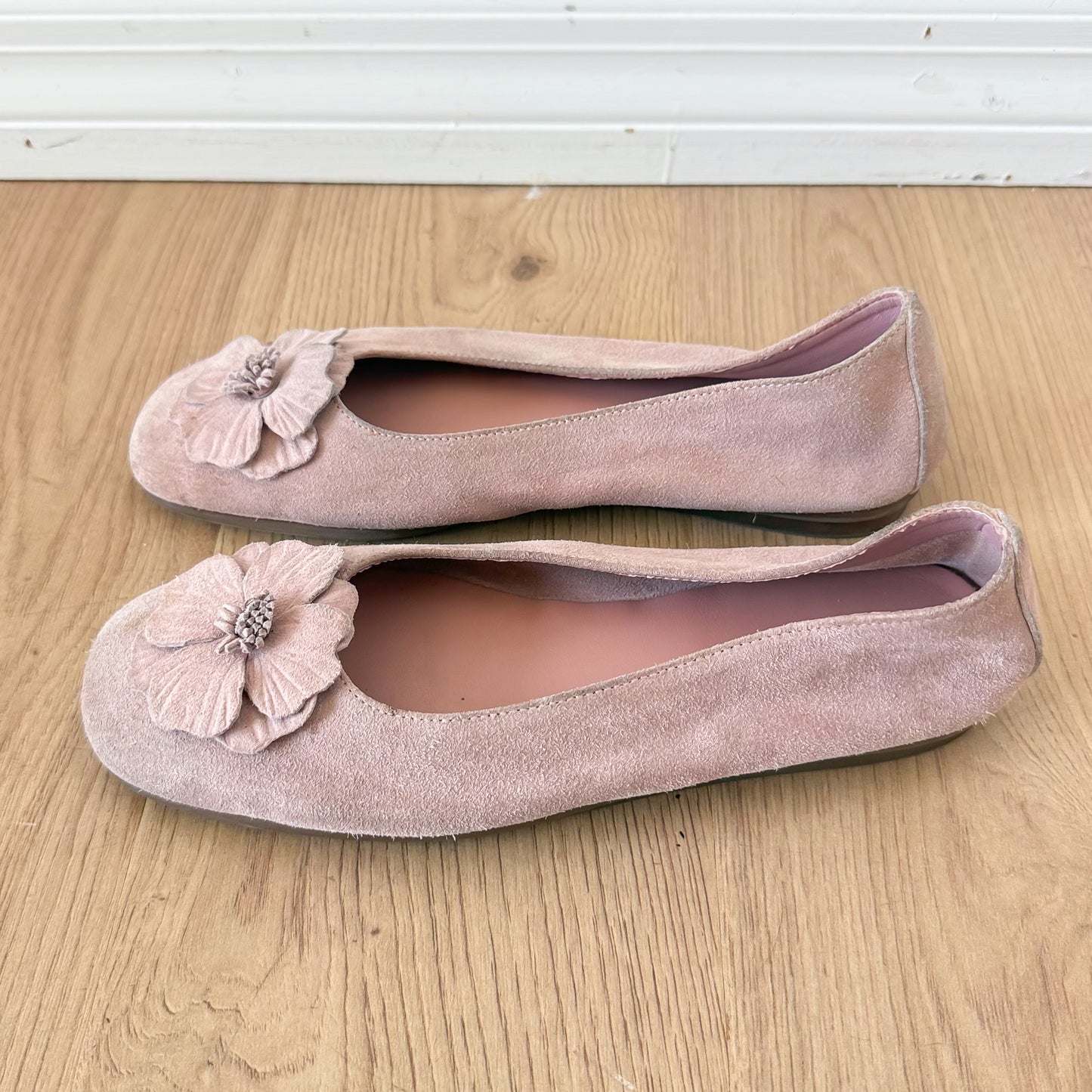 Y2K Light Pink Suede Flower Ballet Flats / SZ 8.5