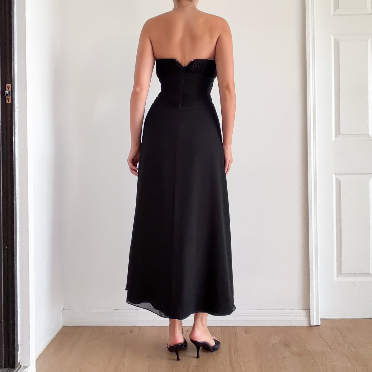 90's Black Ruched Sleeveless Gown / SZ 0/2