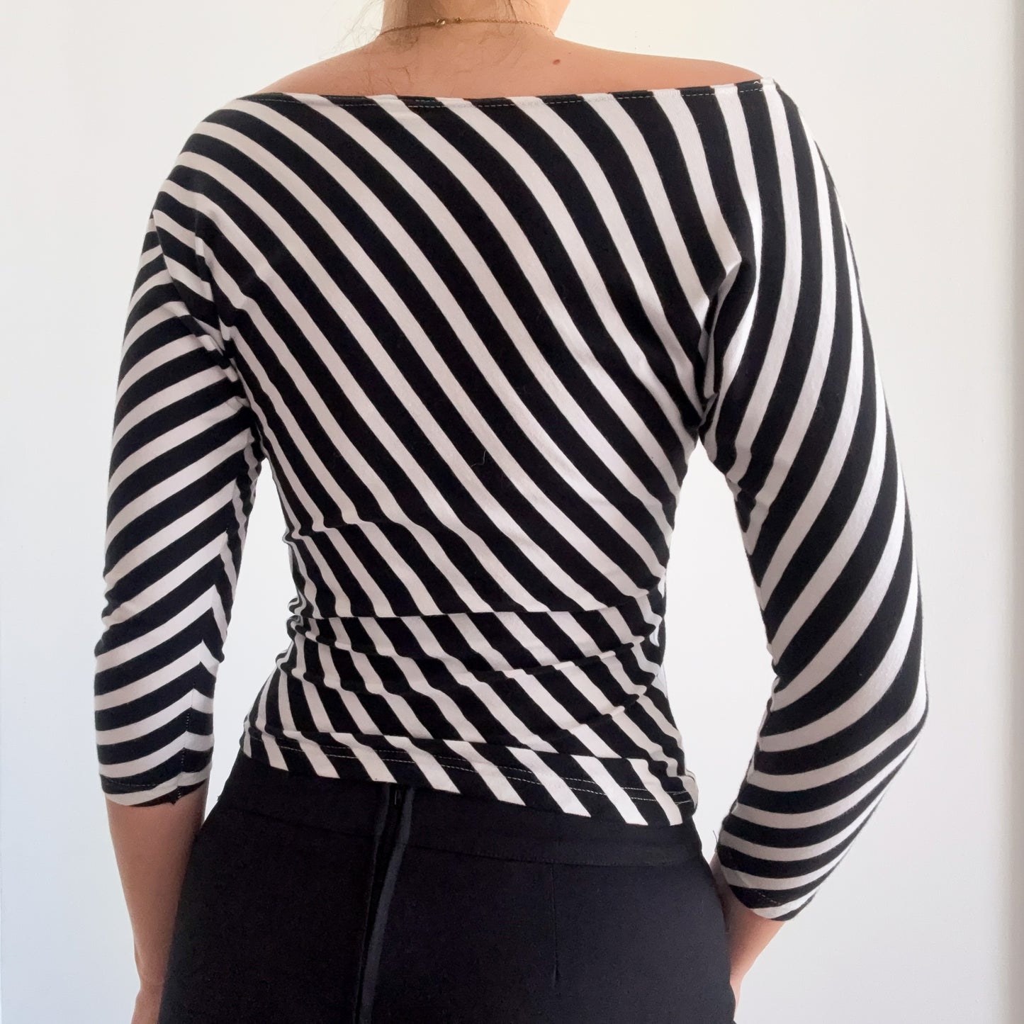 Y2K B&W Striped Dolman Sleeve Top / SZ S