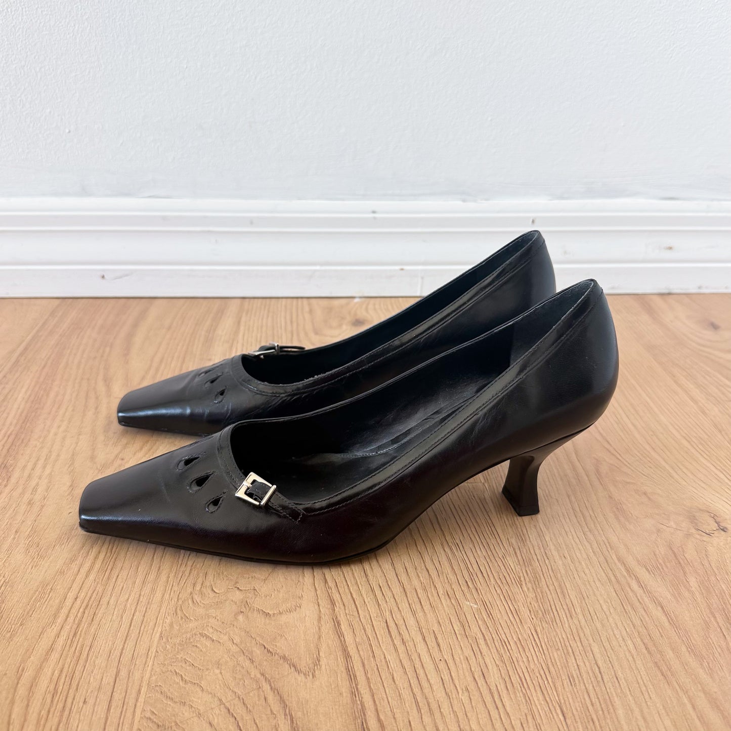 Y2K Black Leather Kitten Heel Pumps / SZ 8