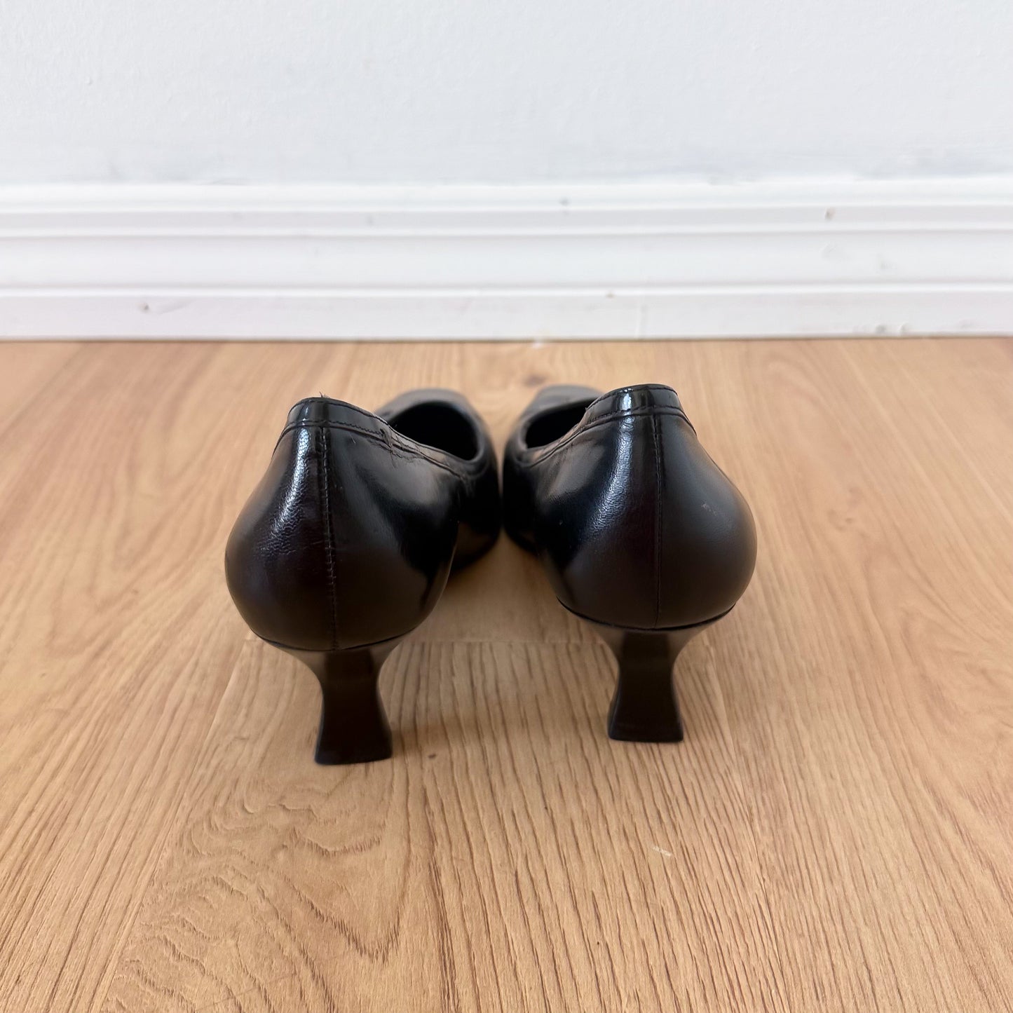 Y2K Black Leather Kitten Heel Pumps / SZ 8