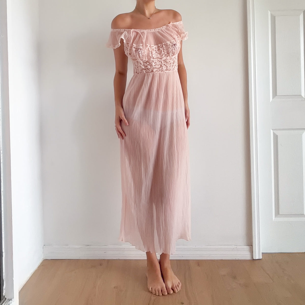 50's Baby Pink Lace Pleated Nightgown / SZ S/M